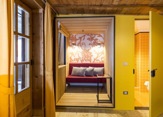 The reading corner in the Church double room with a cozy sofa and a lot of throw pillows