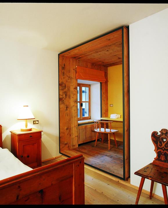 Doppelzimmer Panorama ohne Holzvertäfelung, dafür mit integriertem Waschtisch